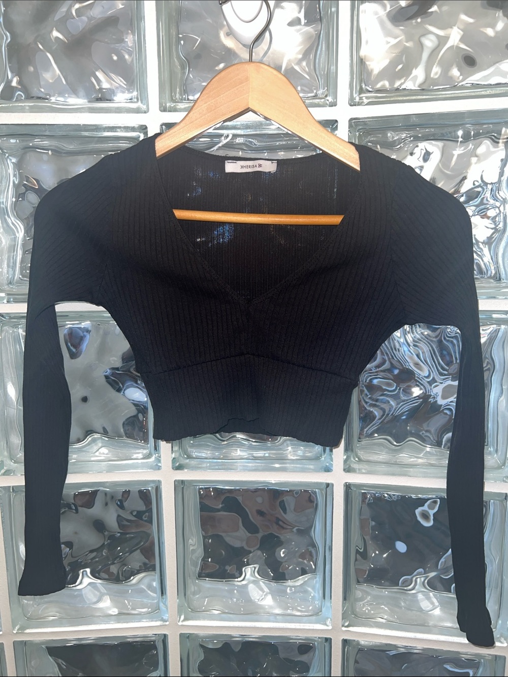 Black Ribbed V‑Neck Long Sleeve Crop Top Small